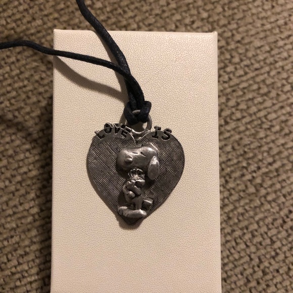 Snoopy pewter necklace charm - Picture 5 of 5